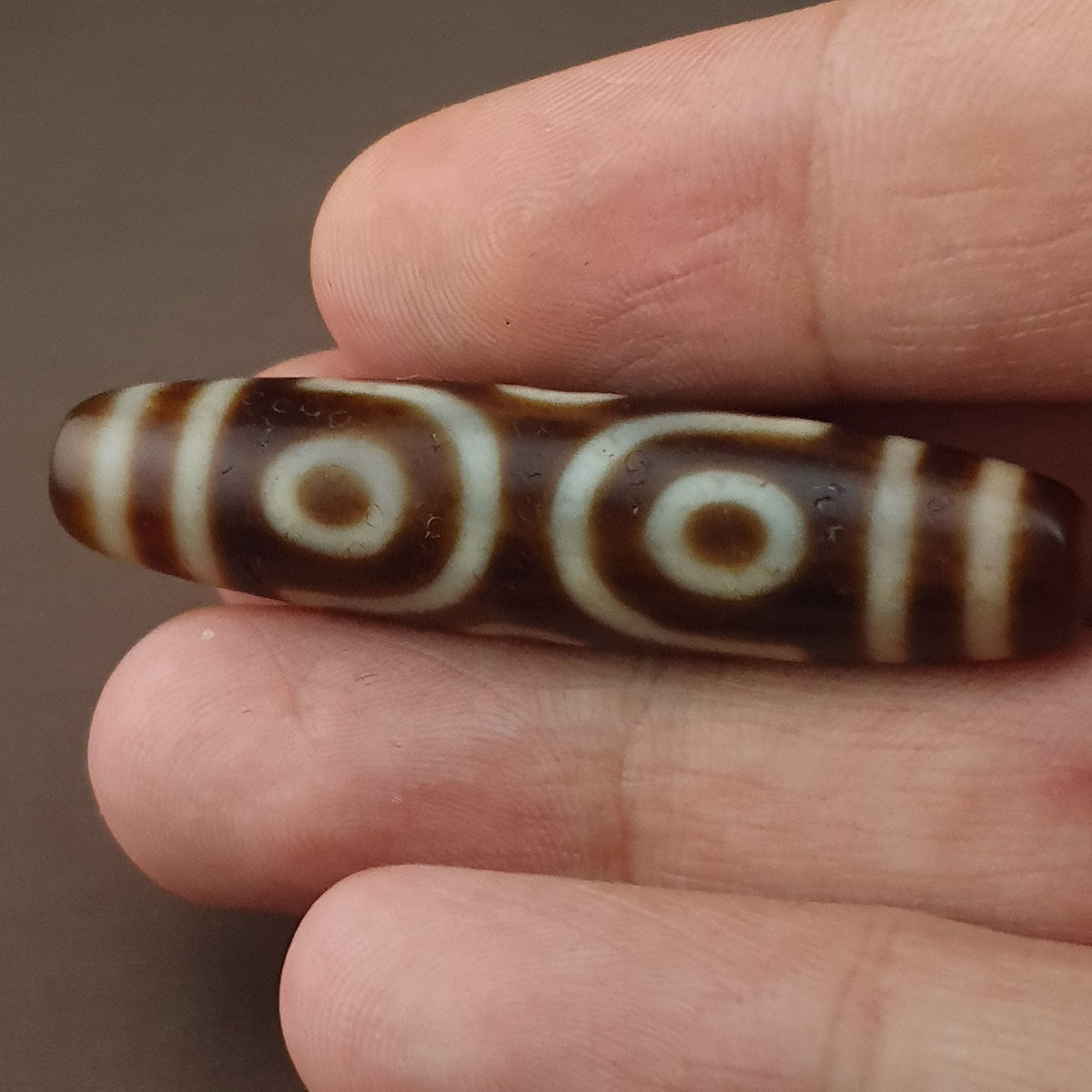 Pendentif amulette antique perle Dzi agate tibétaine de l'Himalaya à 6 yeux