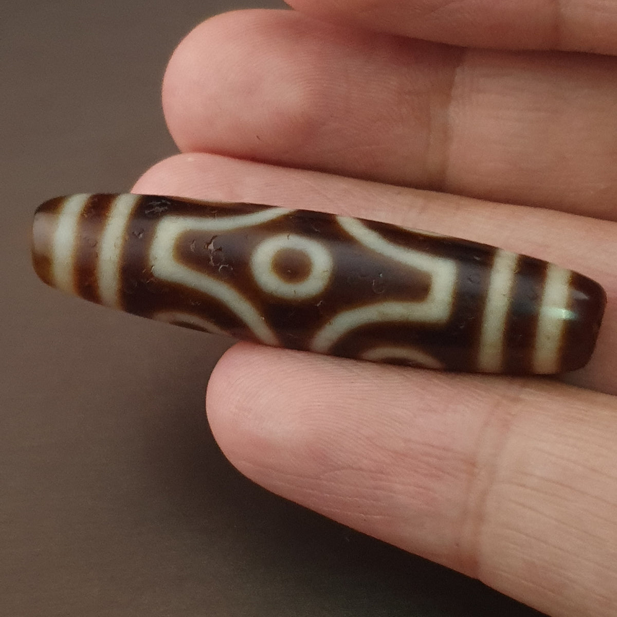 Pendentif amulette antique perle Dzi agate tibétaine de l'Himalaya à 6 yeux