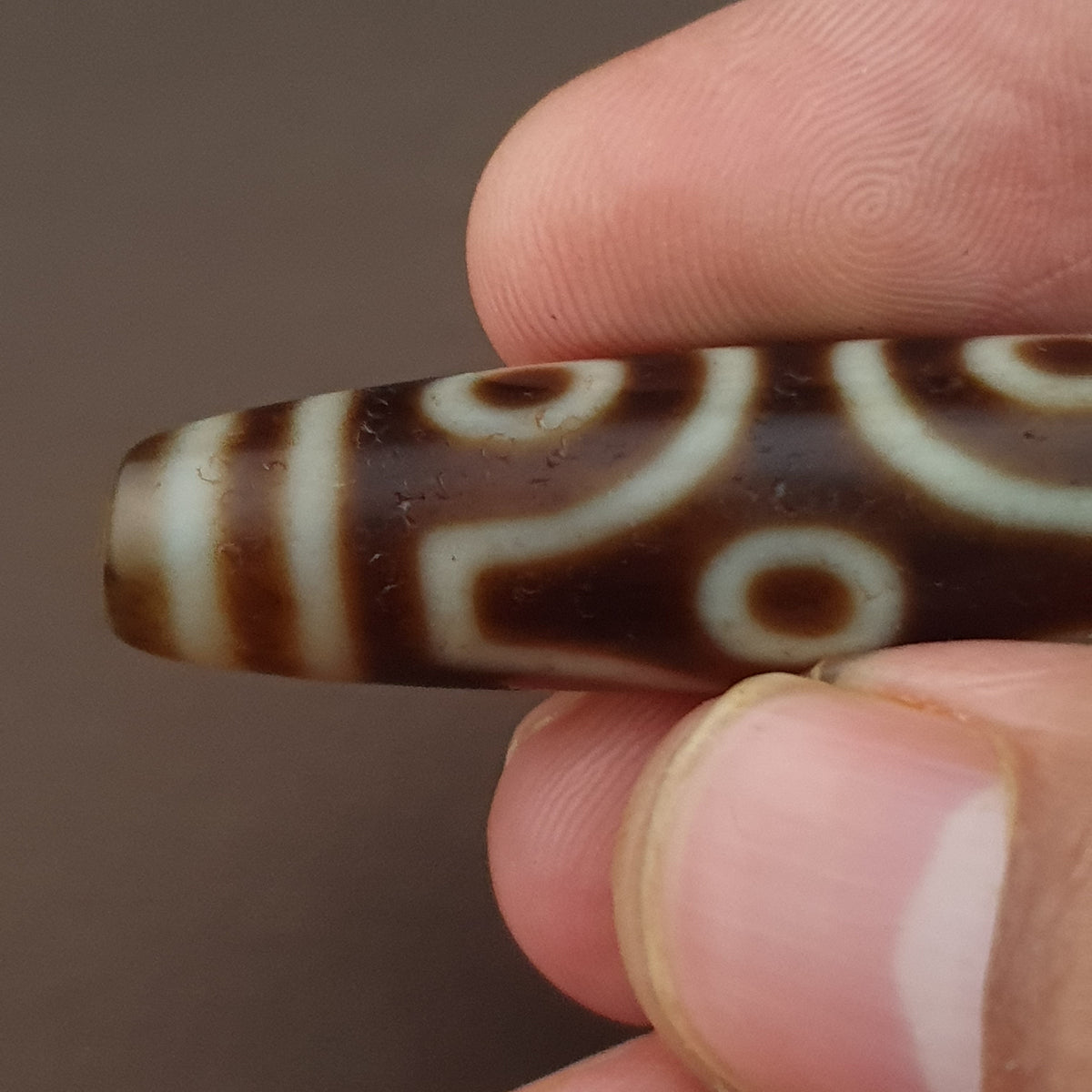 Pendentif amulette antique perle Dzi agate tibétaine de l'Himalaya à 6 yeux