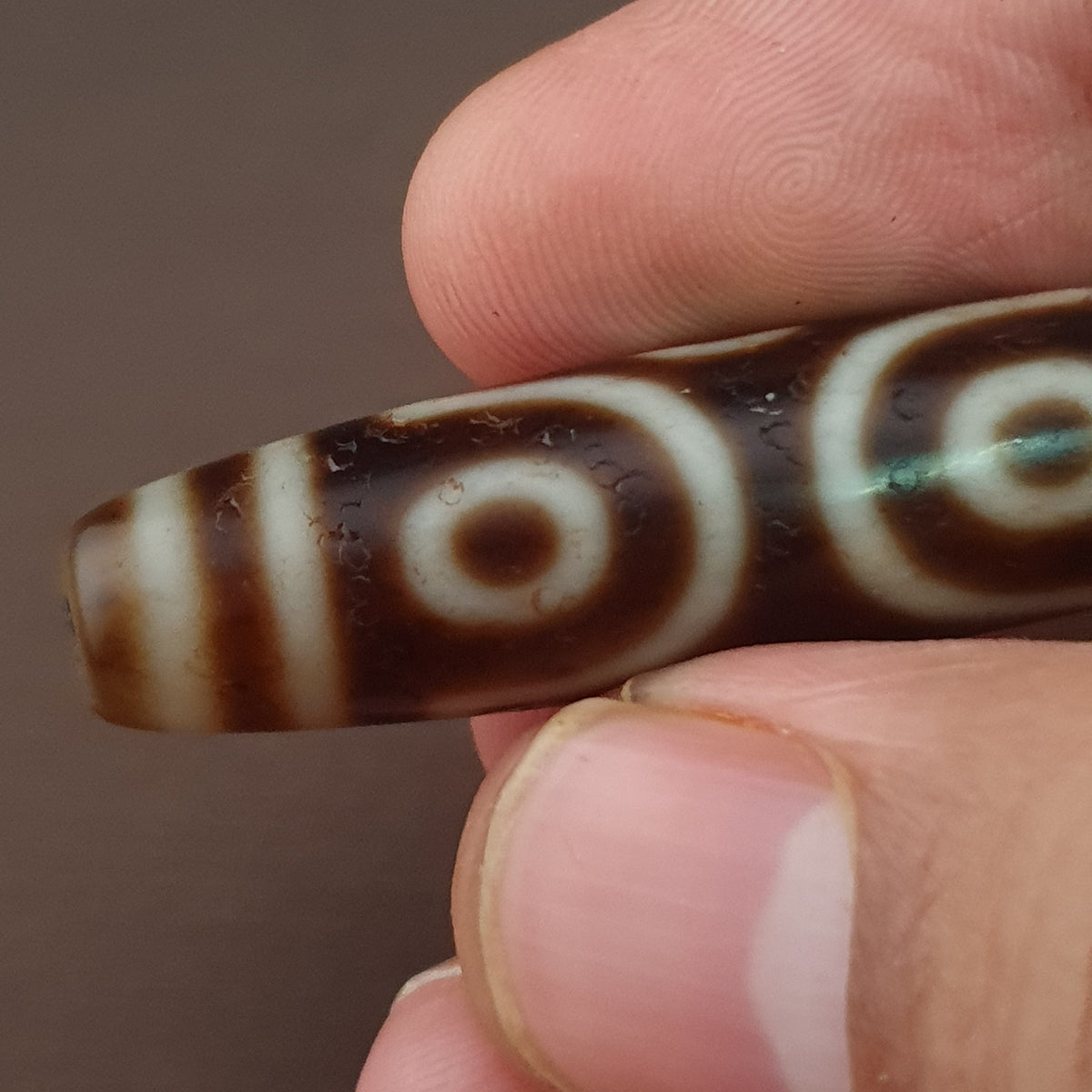 Pendentif amulette antique perle Dzi agate tibétaine de l'Himalaya à 6 yeux