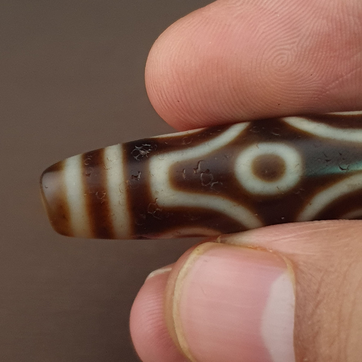 Pendentif amulette antique perle Dzi agate tibétaine de l'Himalaya à 6 yeux
