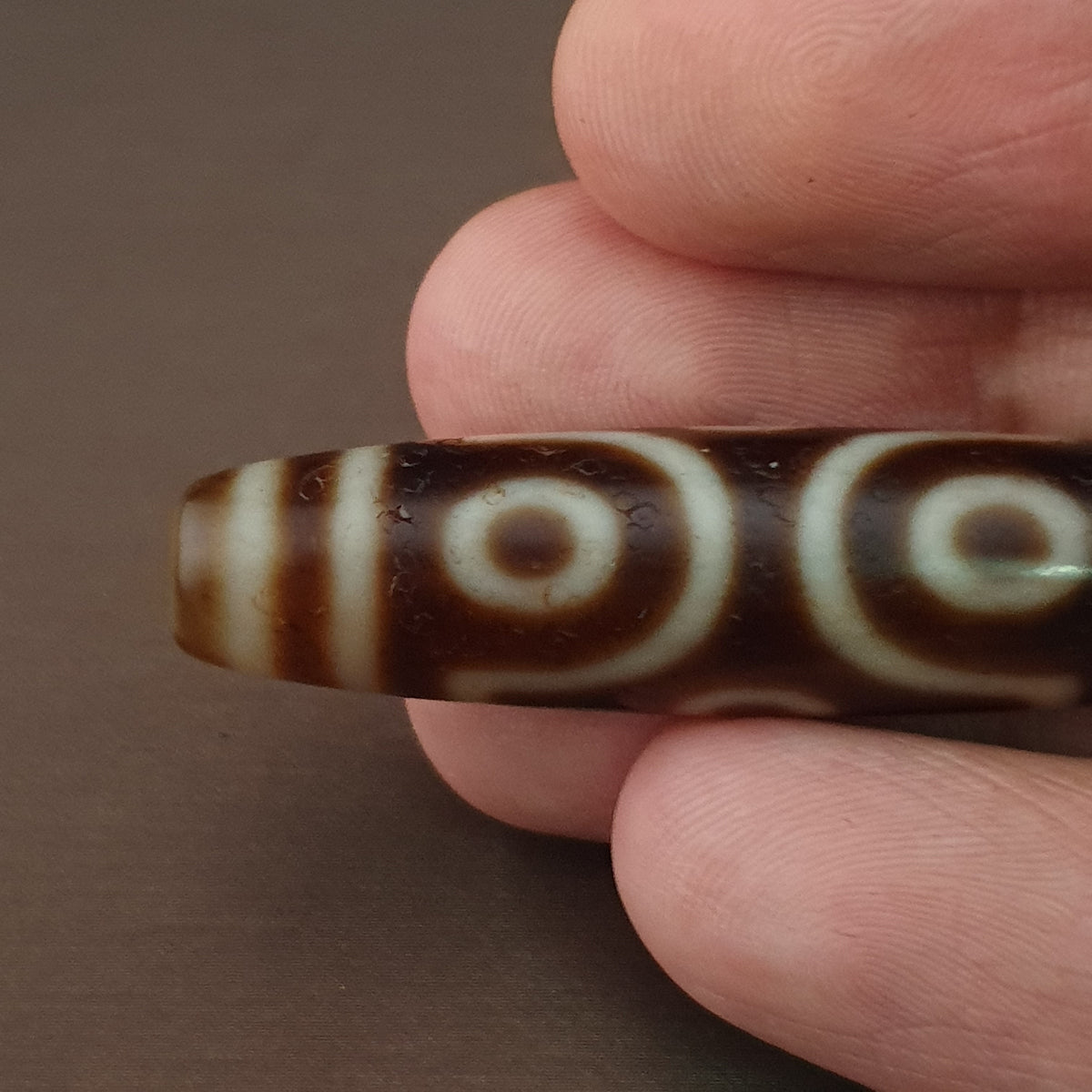 Pendentif amulette antique perle Dzi agate tibétaine de l'Himalaya à 6 yeux