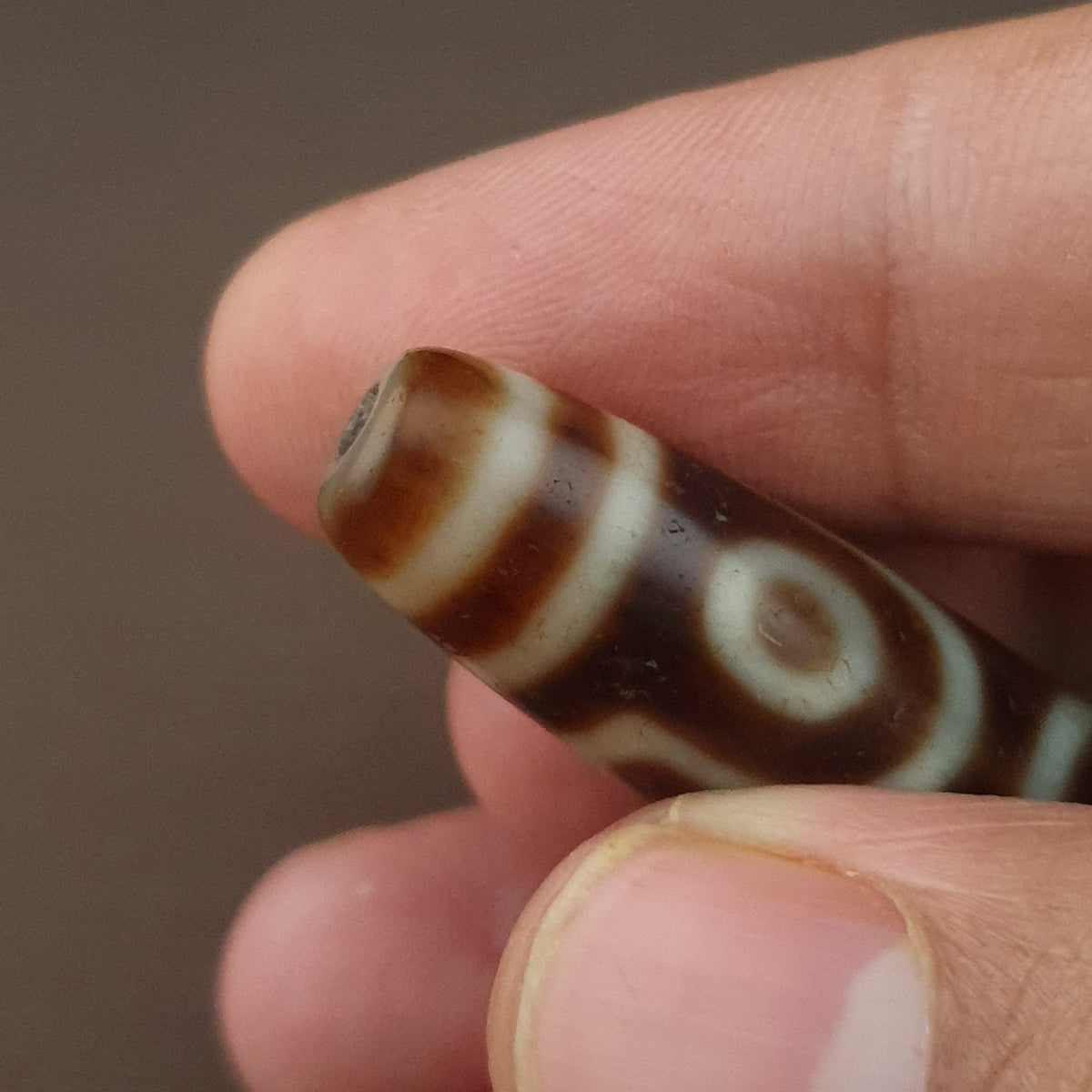 Pendentif amulette antique perle Dzi agate tibétaine de l'Himalaya à 6 yeux