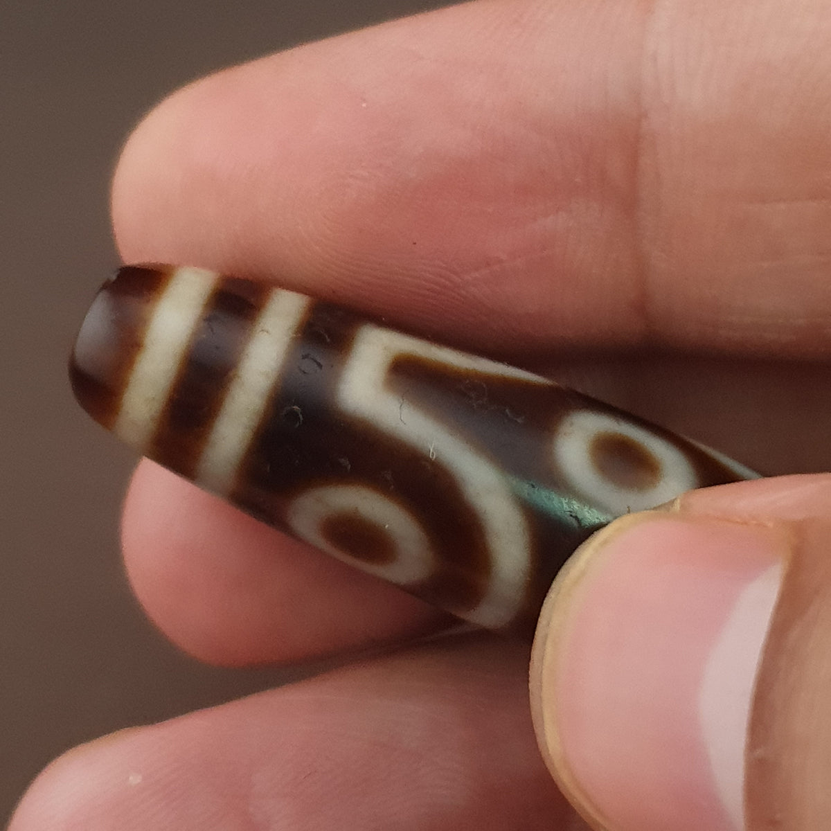 Pendentif amulette antique perle Dzi agate tibétaine de l'Himalaya à 6 yeux