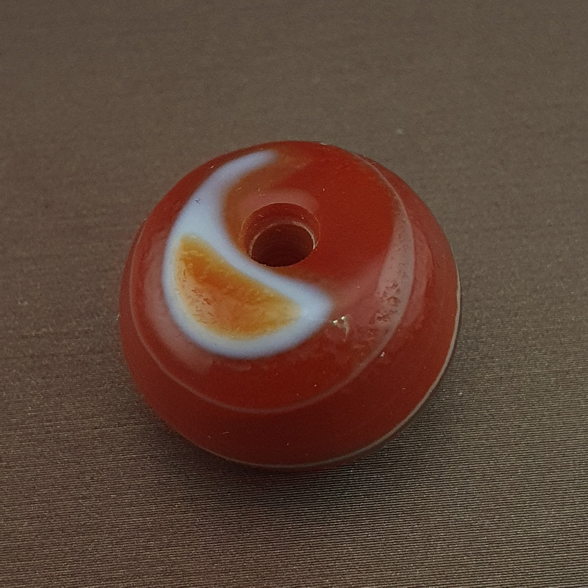 Perle vintage en agate de Suleimani de forme pneu à motif œil naturel