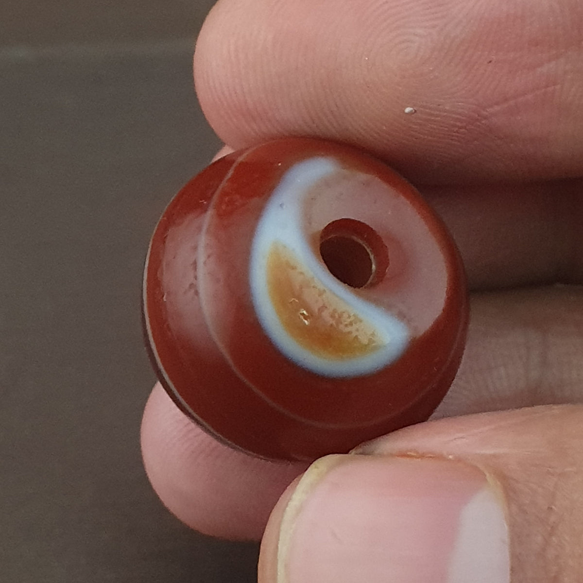 Perle vintage en agate de Suleimani de forme pneu à motif œil naturel