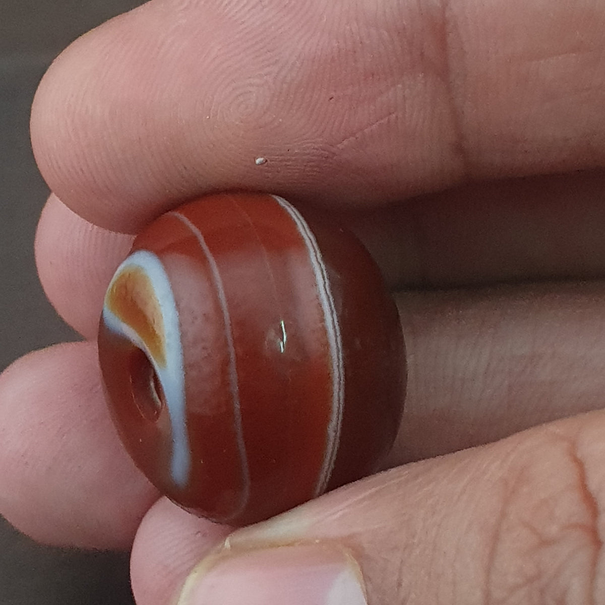 Perle vintage en agate de Suleimani de forme pneu à motif œil naturel
