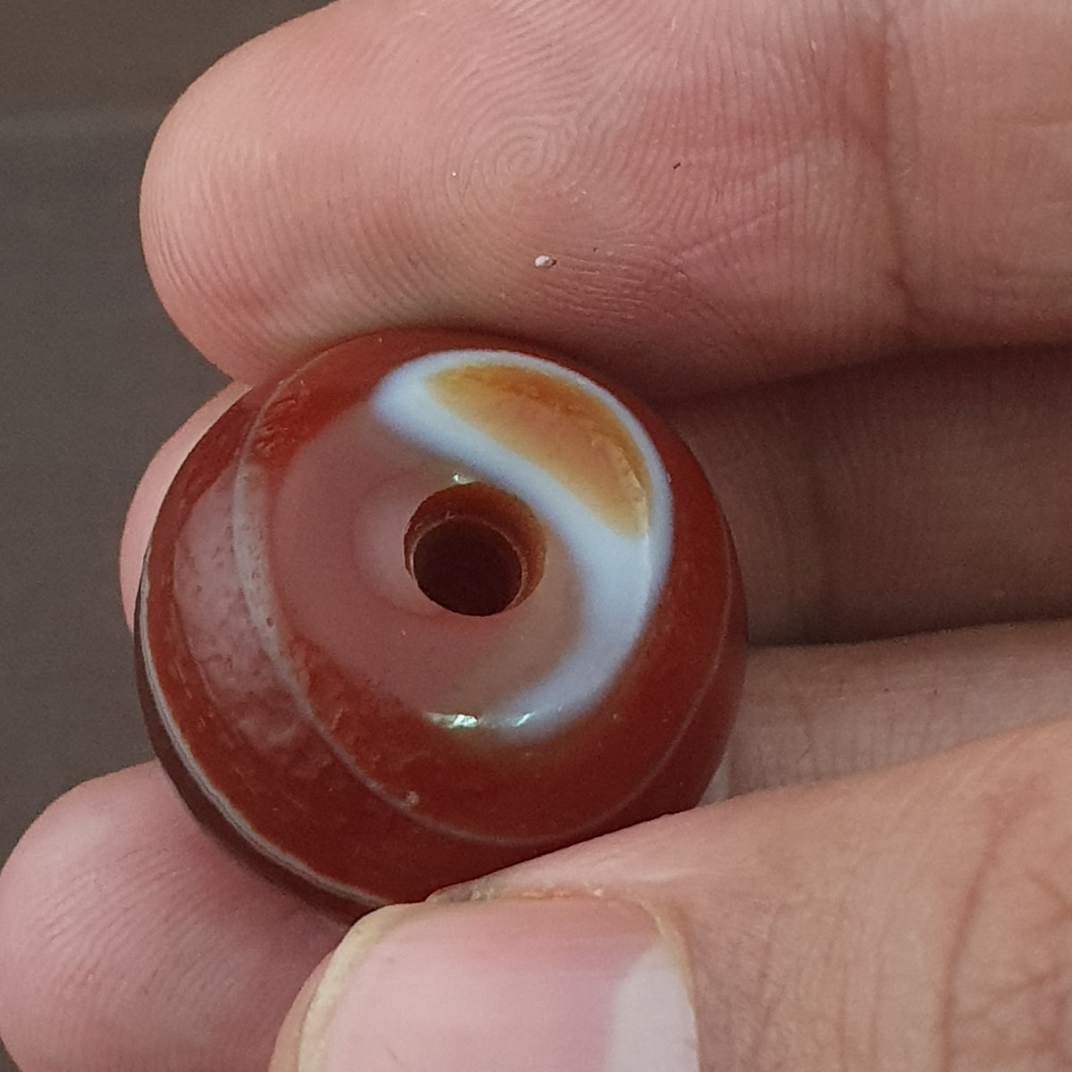 Perle vintage en agate de Suleimani de forme pneu à motif œil naturel