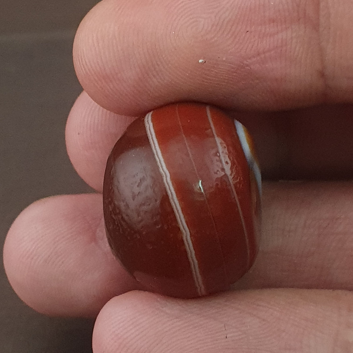 Perle vintage en agate de Suleimani de forme pneu à motif œil naturel