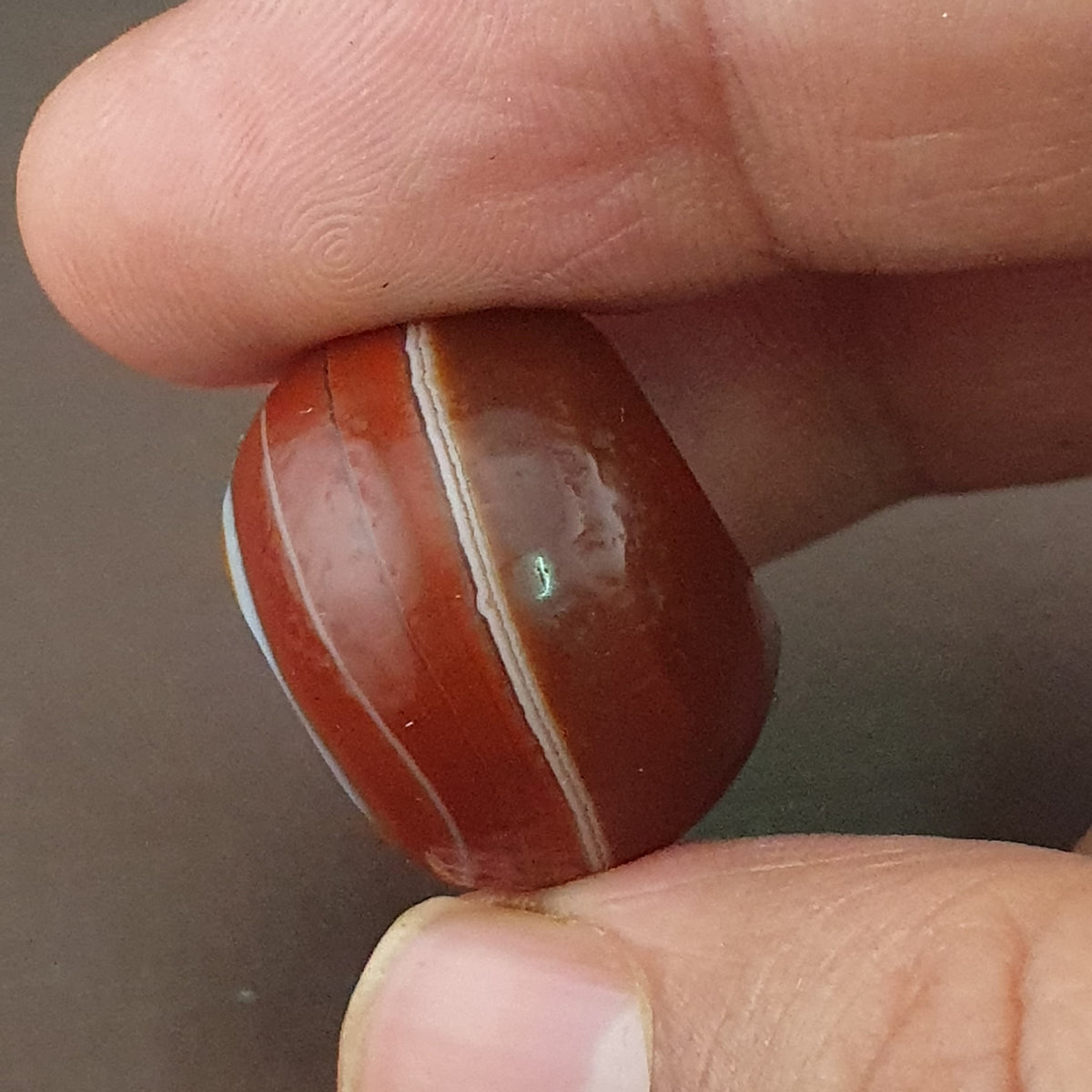 Perle vintage en agate de Suleimani de forme pneu à motif œil naturel