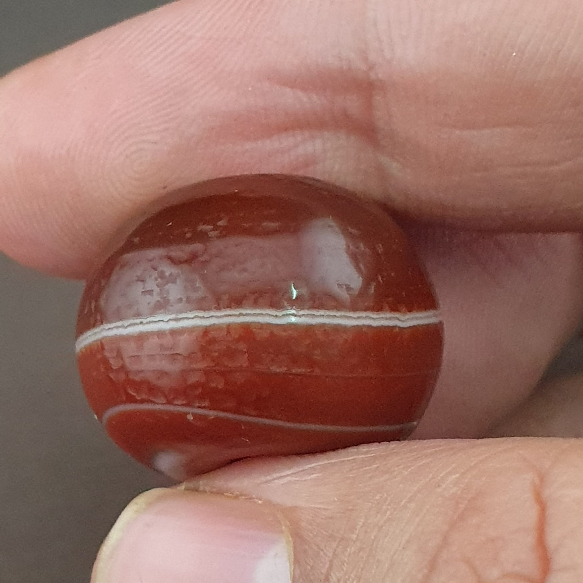 Perle vintage en agate de Suleimani de forme pneu à motif œil naturel