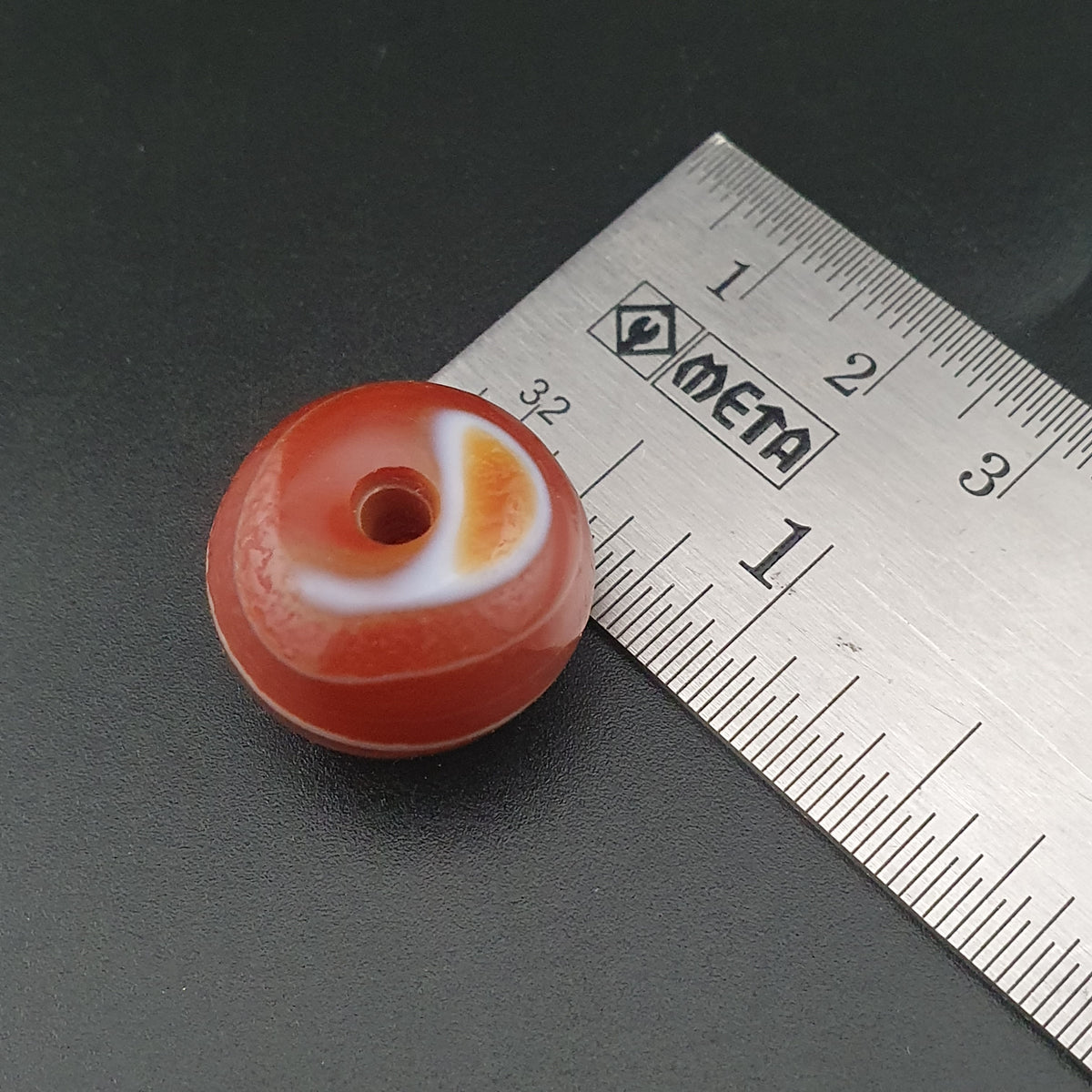 Perle vintage en agate de Suleimani de forme pneu à motif œil naturel