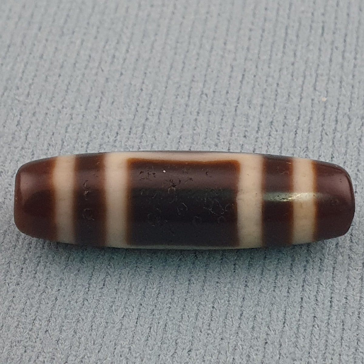 Amulette de perles dzi en agate tibétaine de l'Himalaya, cercle et carré antiques