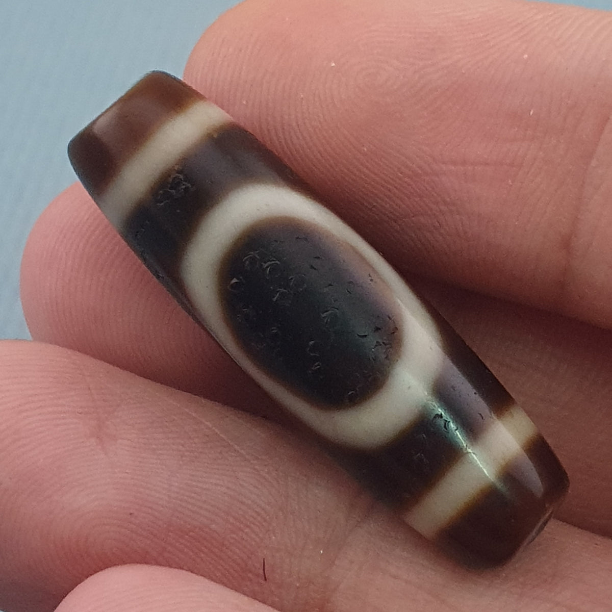Amulette de perles dzi en agate tibétaine de l'Himalaya, cercle et carré antiques