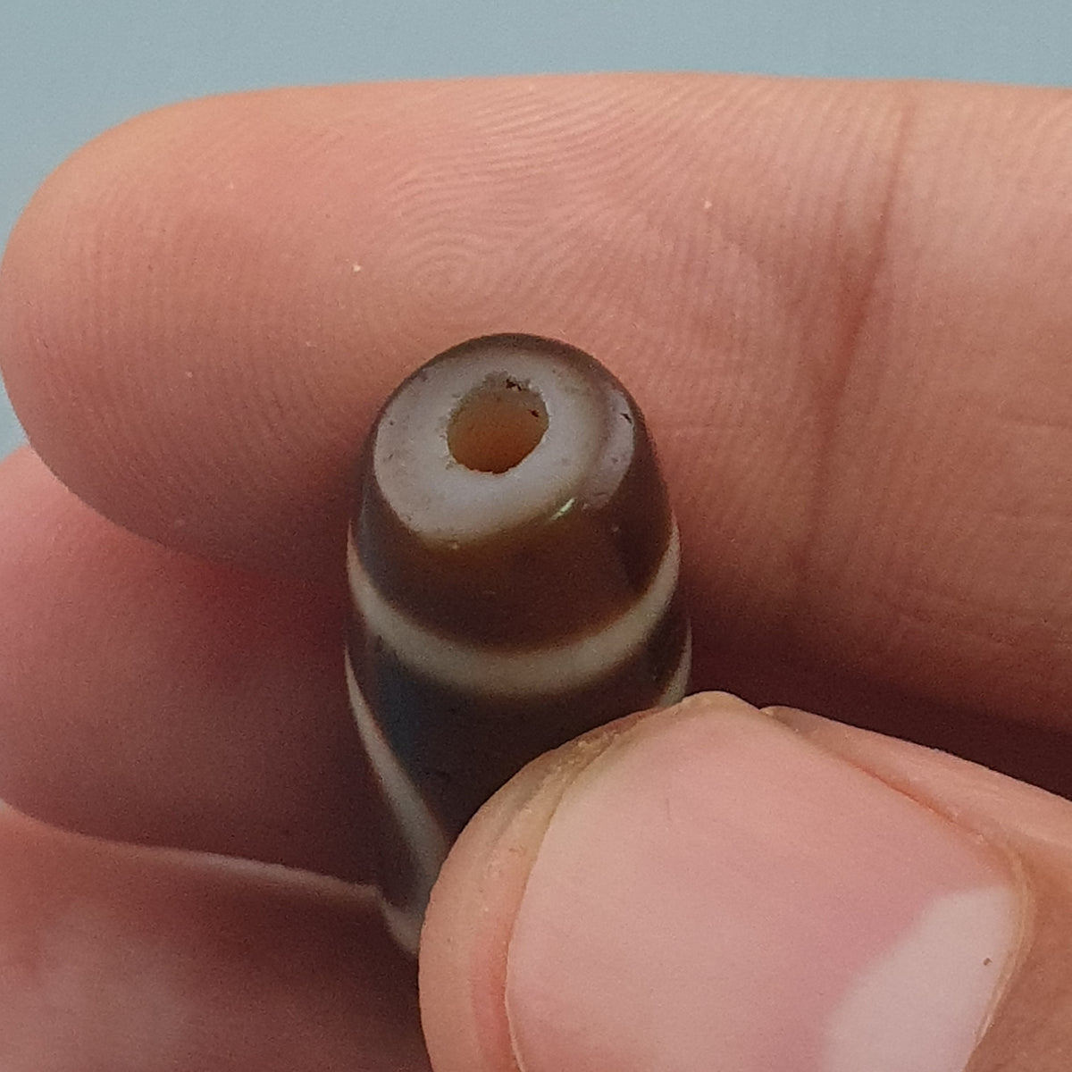Amulette de perles dzi en agate tibétaine de l'Himalaya, cercle et carré antiques