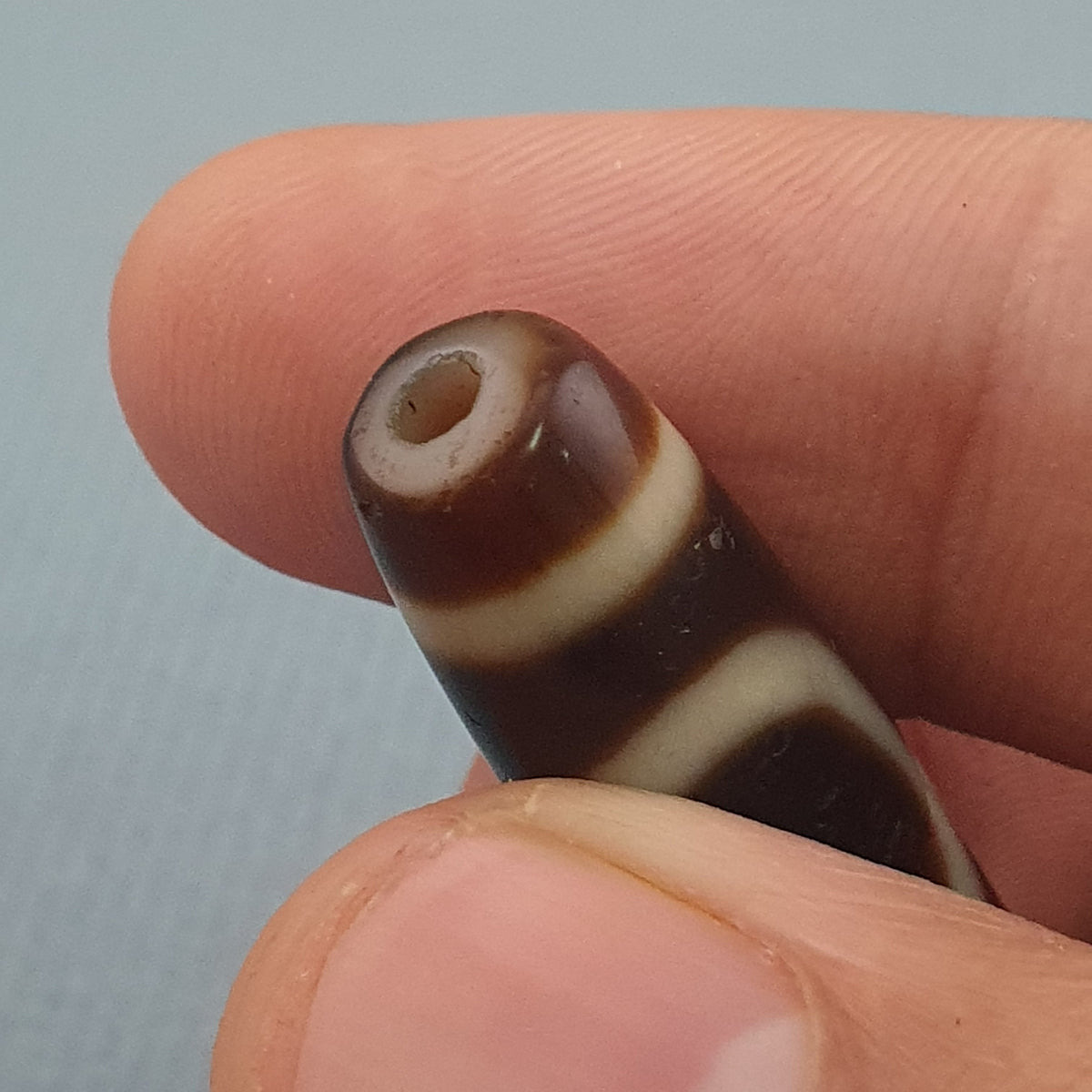 Amulette de perles dzi en agate tibétaine de l'Himalaya, cercle et carré antiques