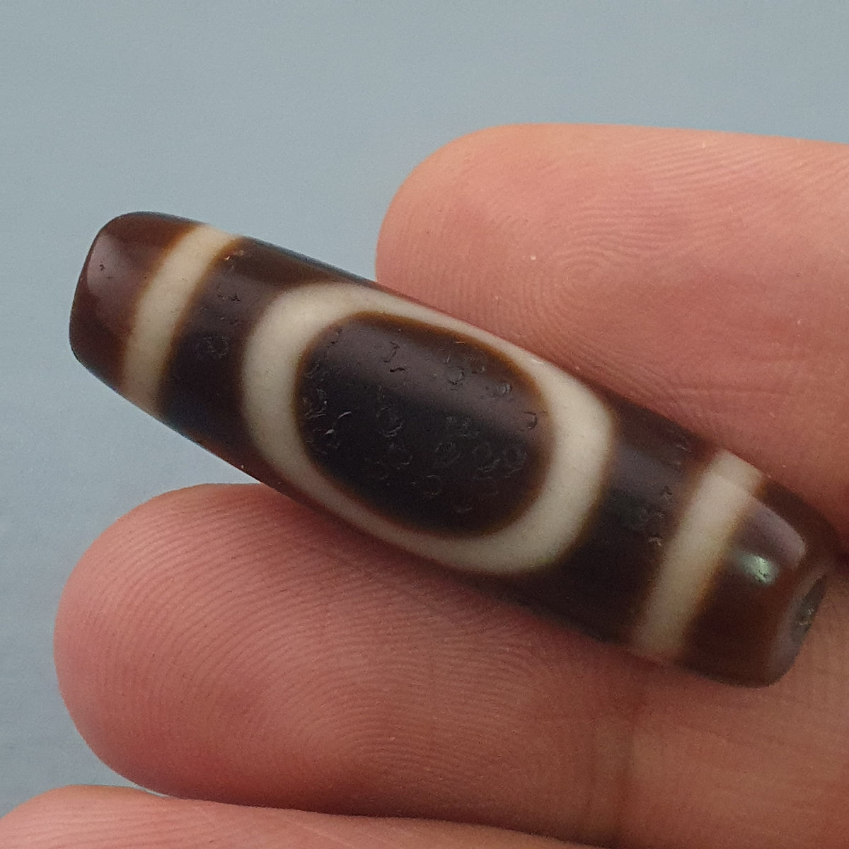 Amulette de perles dzi en agate tibétaine de l'Himalaya, cercle et carré antiques