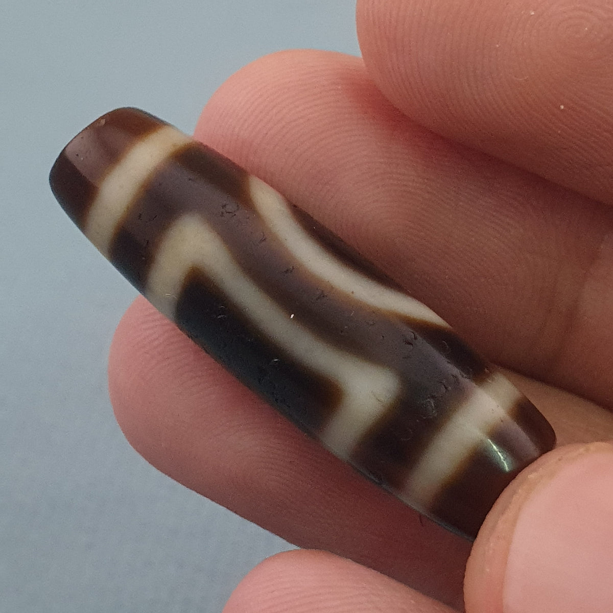 Amulette de perles dzi en agate tibétaine de l'Himalaya, cercle et carré antiques
