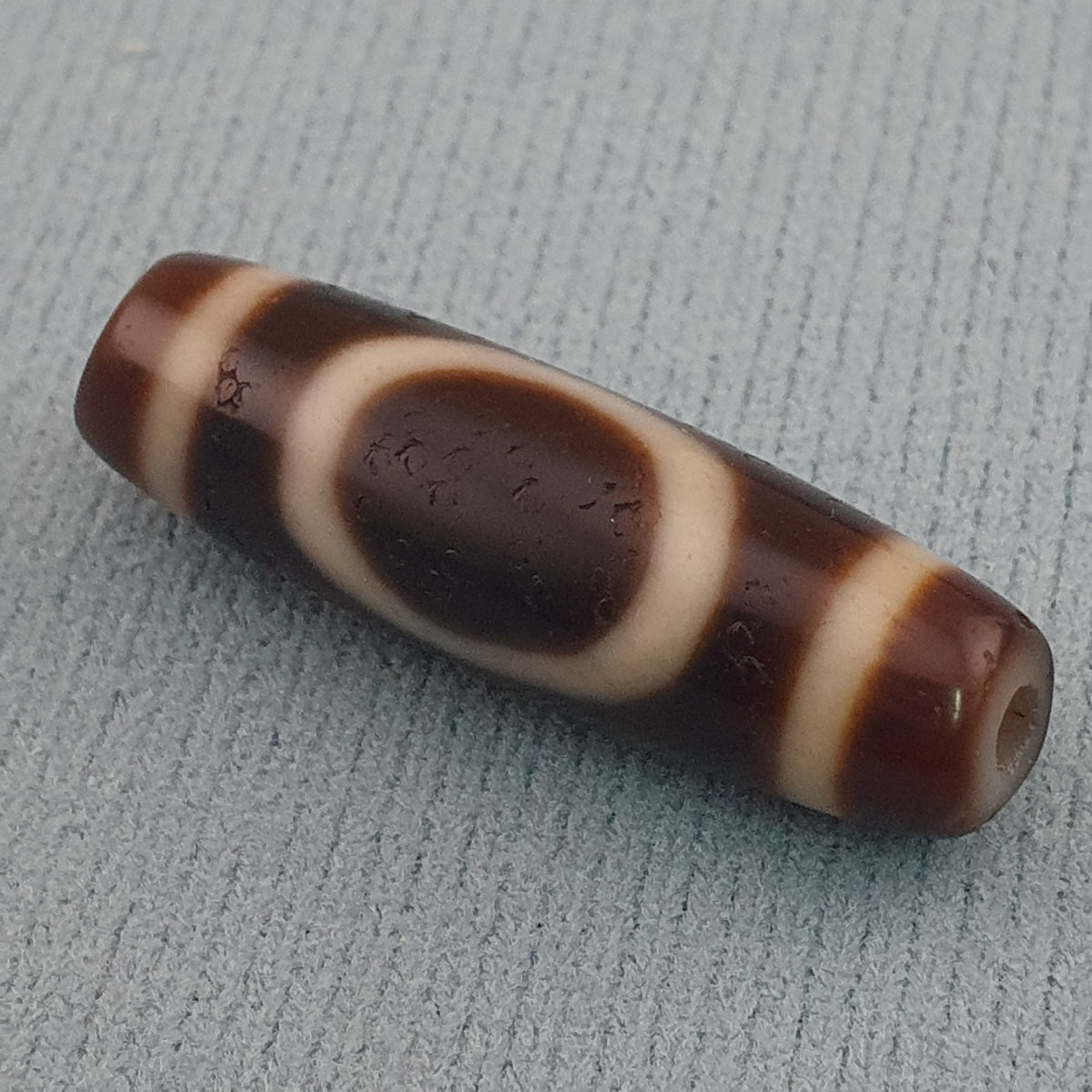 Amulette de perles dzi en agate tibétaine de l'Himalaya, cercle et carré antiques