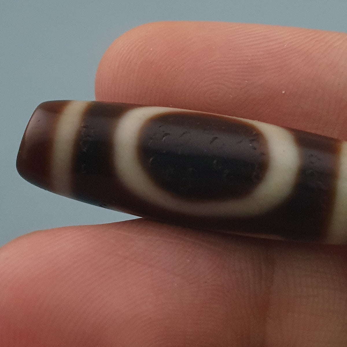 Amulette de perles dzi en agate tibétaine de l'Himalaya, cercle et carré antiques