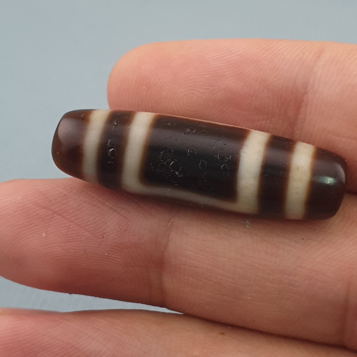 Amulette de perles dzi en agate tibétaine de l'Himalaya, cercle et carré antiques