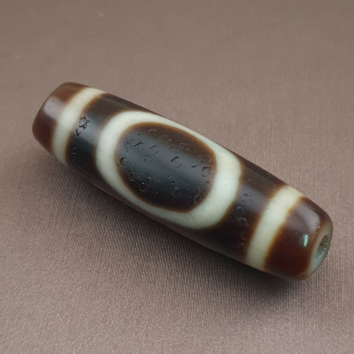 Amulette de perles dzi en agate tibétaine de l'Himalaya, cercle et carré antiques