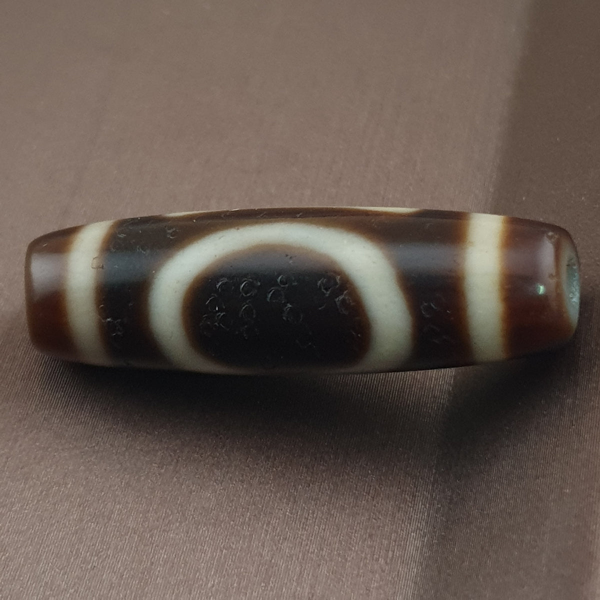 Amulette de perles dzi en agate tibétaine de l'Himalaya, cercle et carré antiques