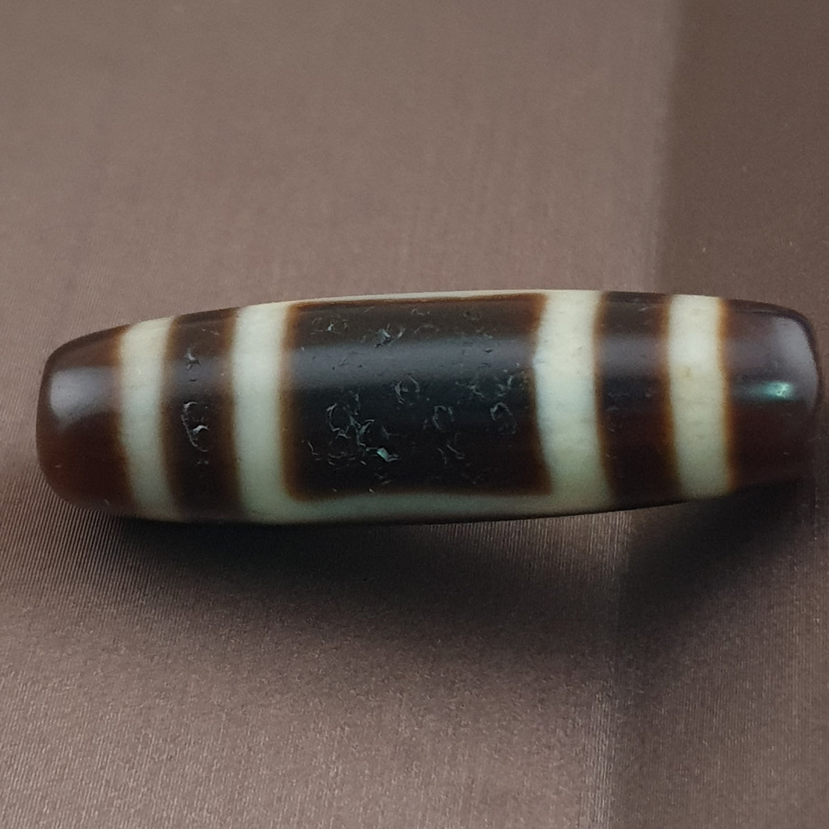 Amulette de perles dzi en agate tibétaine de l'Himalaya, cercle et carré antiques