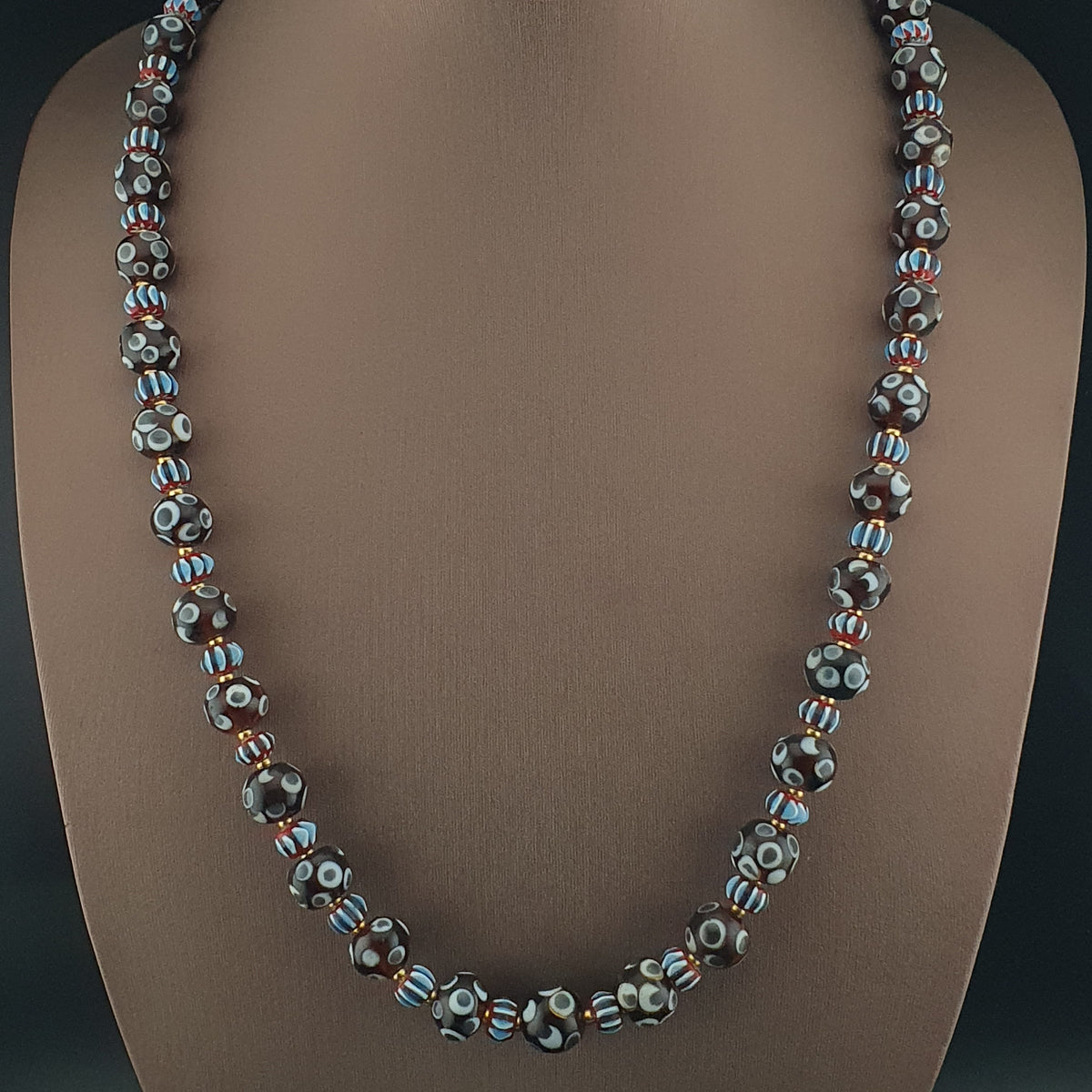 Collier de perles de verre vintage vénitiennes « yeux » et chevrons