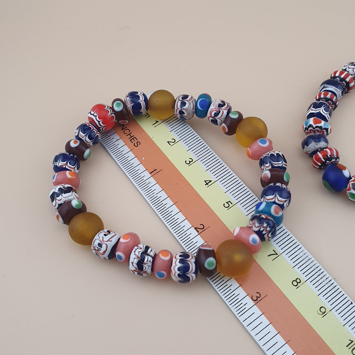Lot vintage de 4 bracelets avec perles en verre de style vénitien mélangées