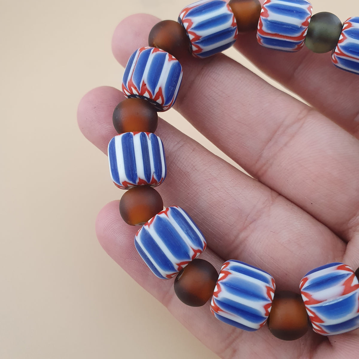 Bracelet perles de verre africaines et chevrons vénitiens vintage