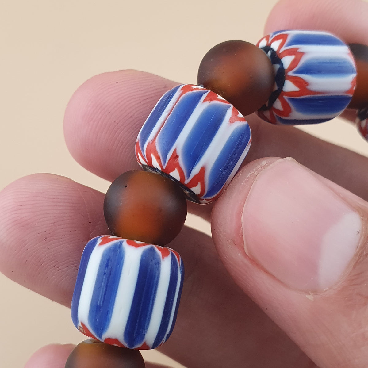 Bracelet perles de verre africaines et chevrons vénitiens vintage