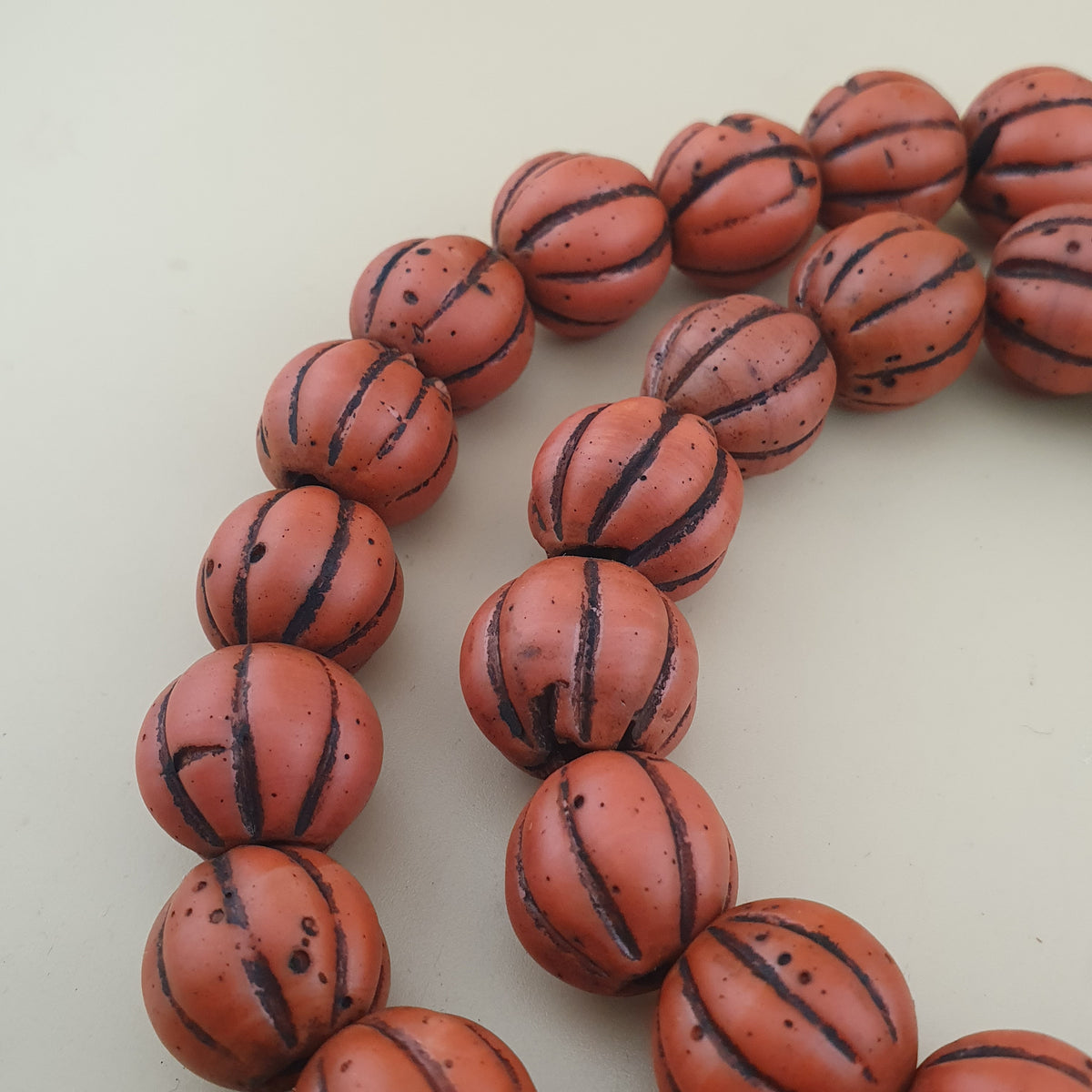 Collier en Perles de Verre Orange, Forme Melon, Style Africain Ancien