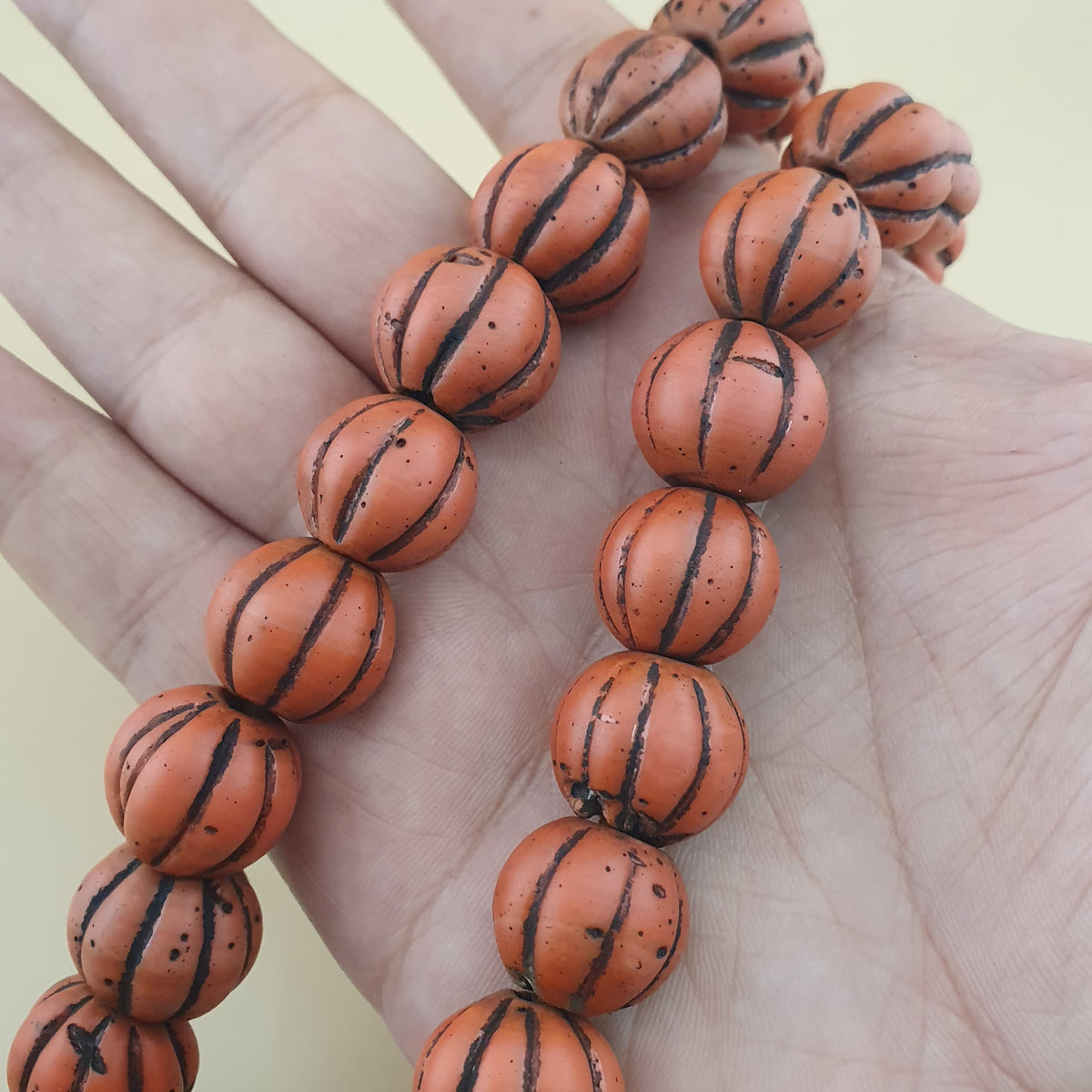 Collier en Perles de Verre Orange, Forme Melon, Style Africain Ancien