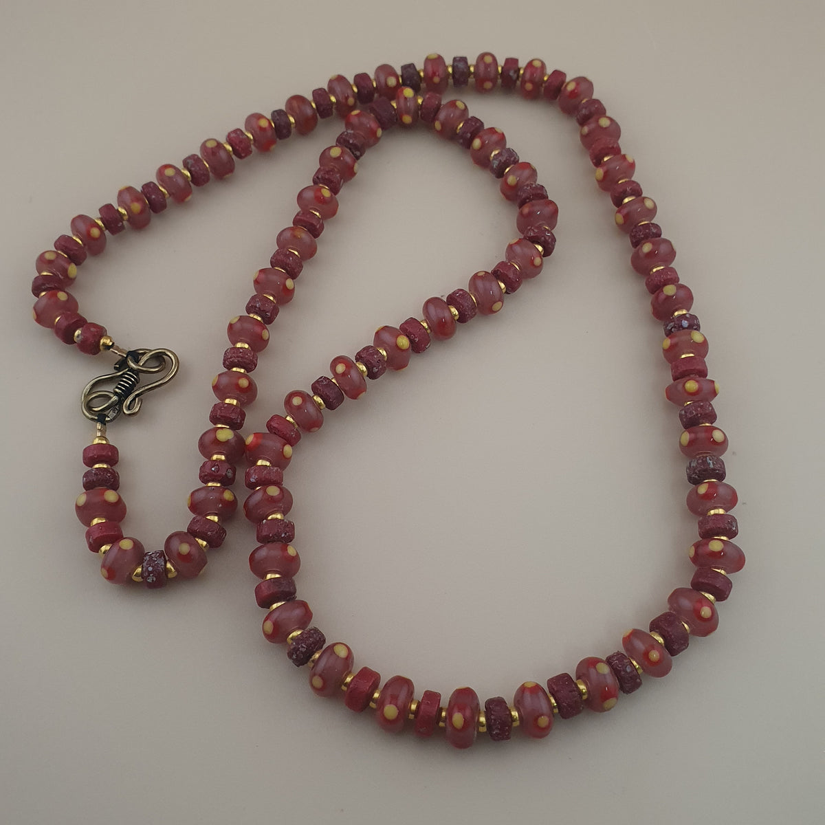 Collier de perles de verre de style vénitien vintage, forme mini-pneu