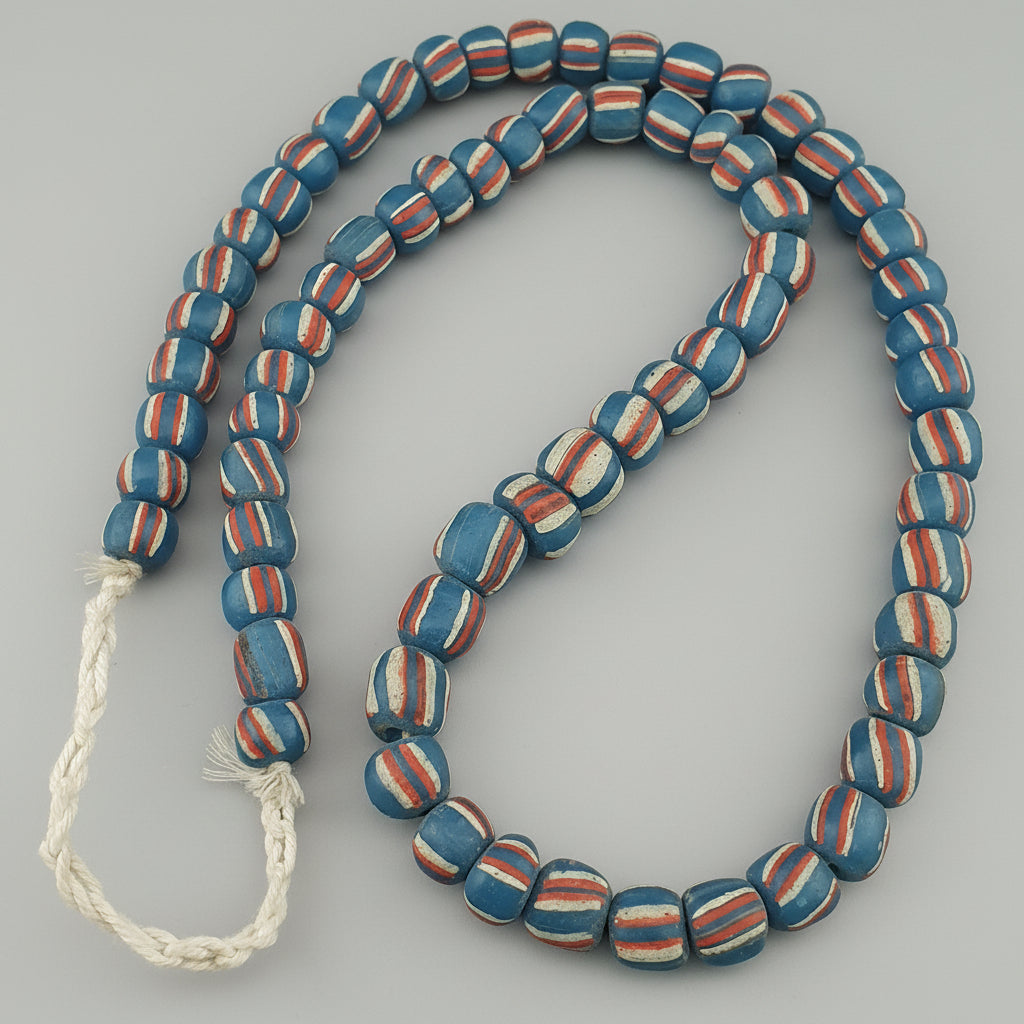 Collier de Perles Anciennes en Verre de Style Vénitien à Rayures