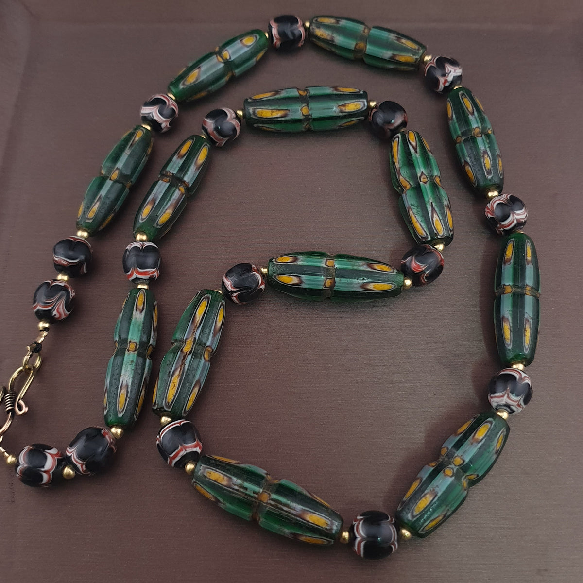 Collier de perles de verre antiques style vénitien Gabri & Trade