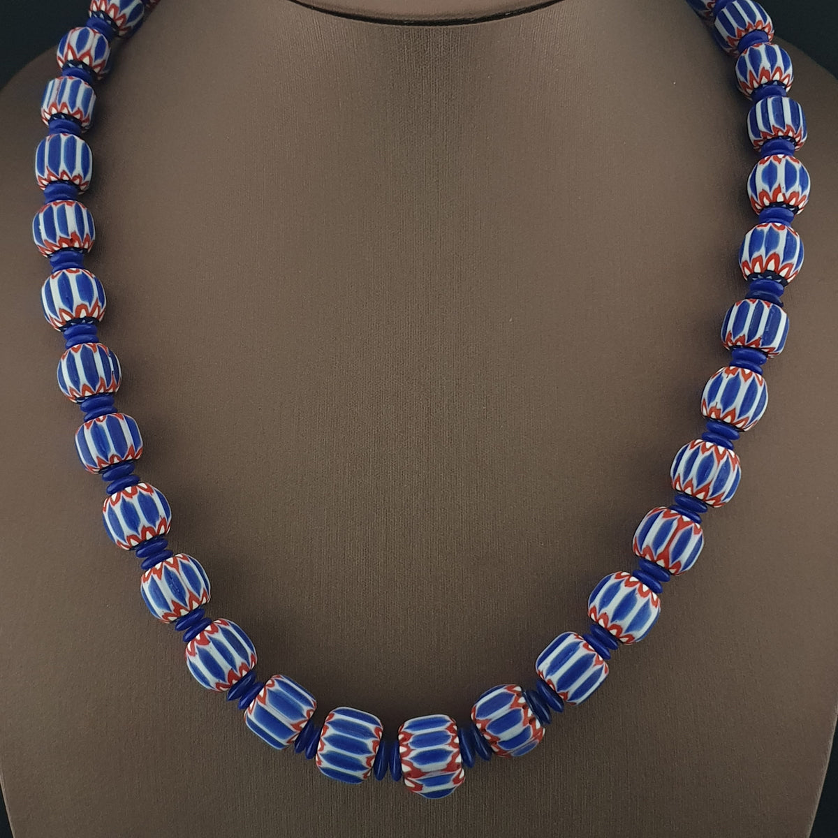 Collier vintage en perles de verre Chevron style vénitien
