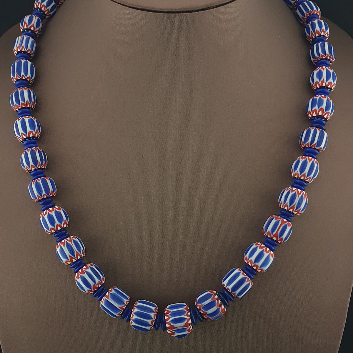 Collier vintage en perles de verre Chevron style vénitien