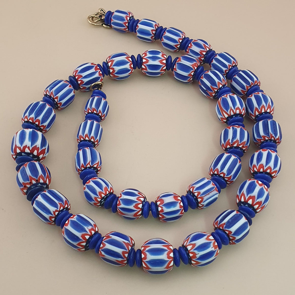 Collier vintage en perles de verre Chevron style vénitien