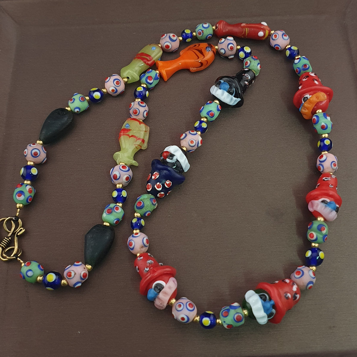 Collier de perles en verre vintage style vénitien avec yeux de mouffette et vieux visage