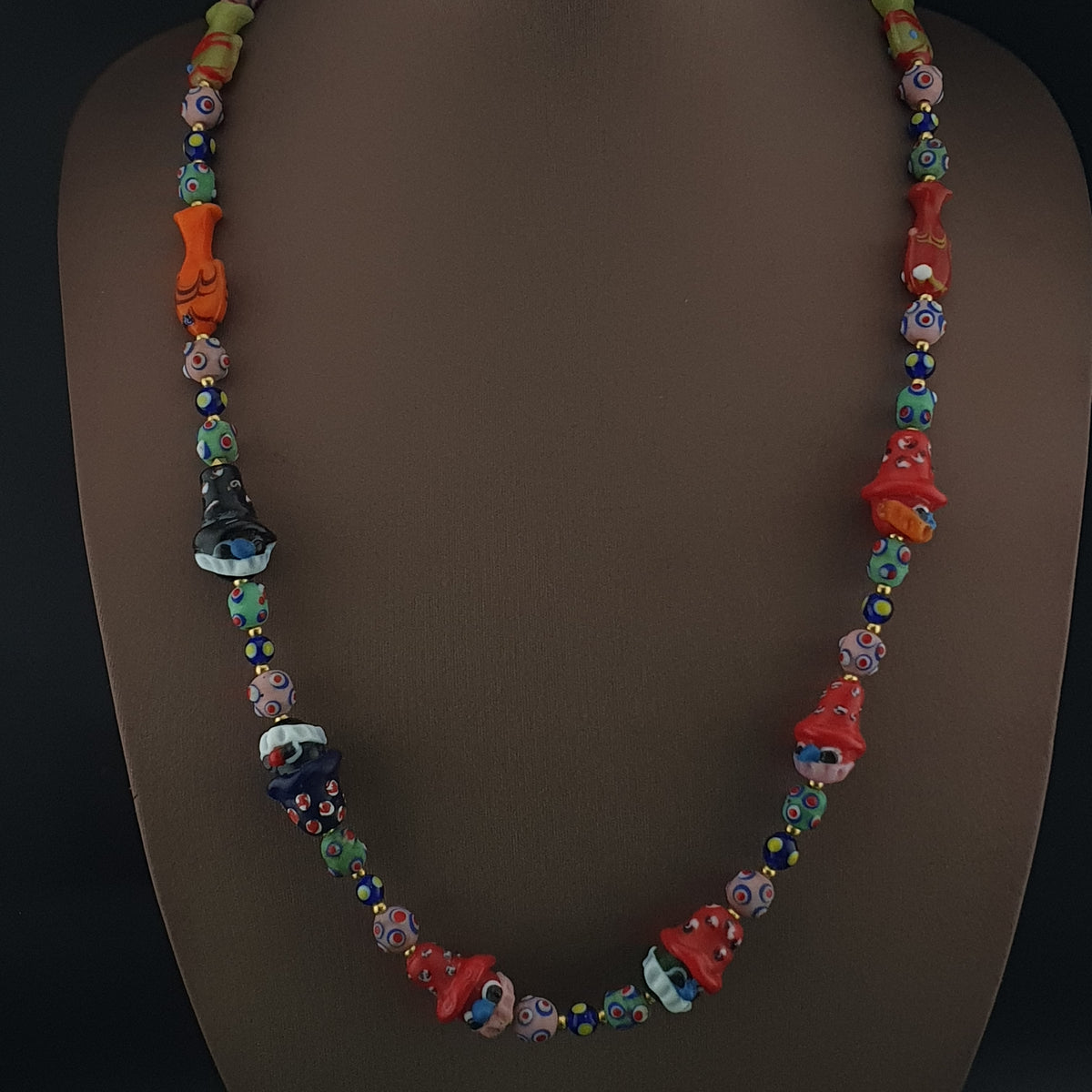 Collier de perles en verre vintage style vénitien avec yeux de mouffette et vieux visage