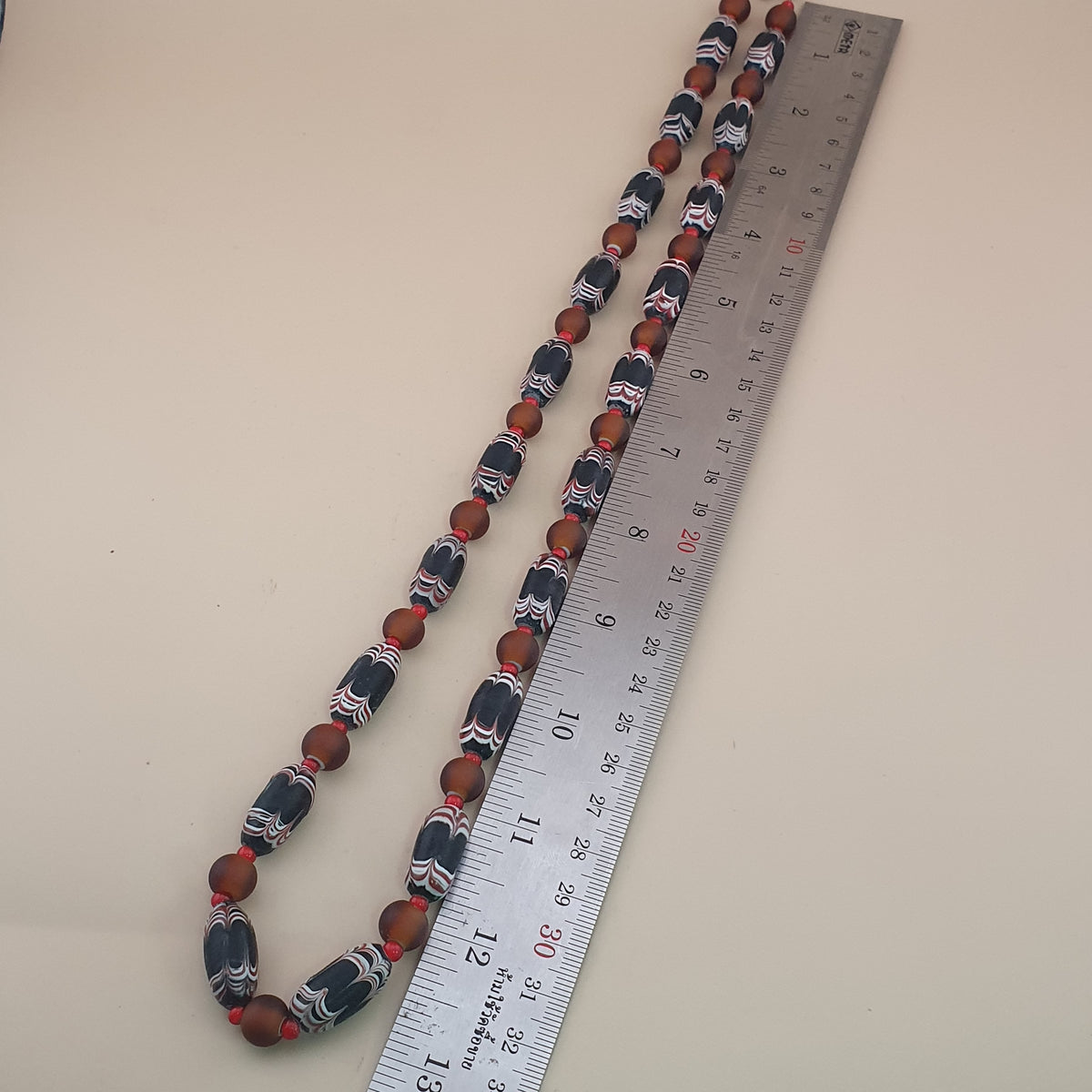 Collier de perles de verre vénitiennes anciennes de style africain