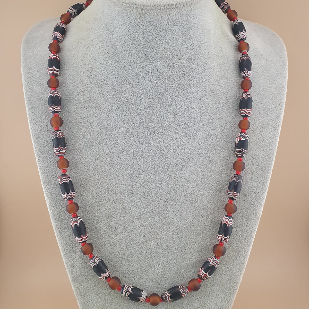 Collier de perles de verre vénitiennes anciennes de style africain