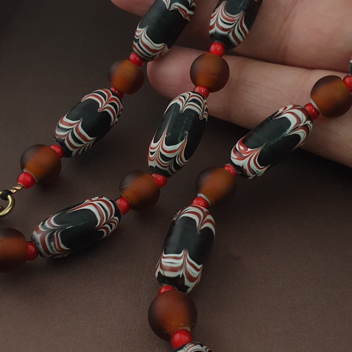Collier de perles de verre vénitiennes anciennes de style africain