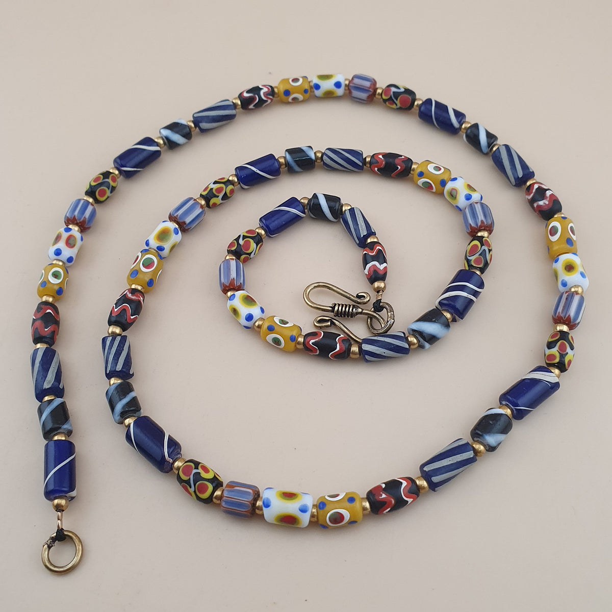Collier en perles de verre mélange d'yeux et rayures, style vénitien vintage