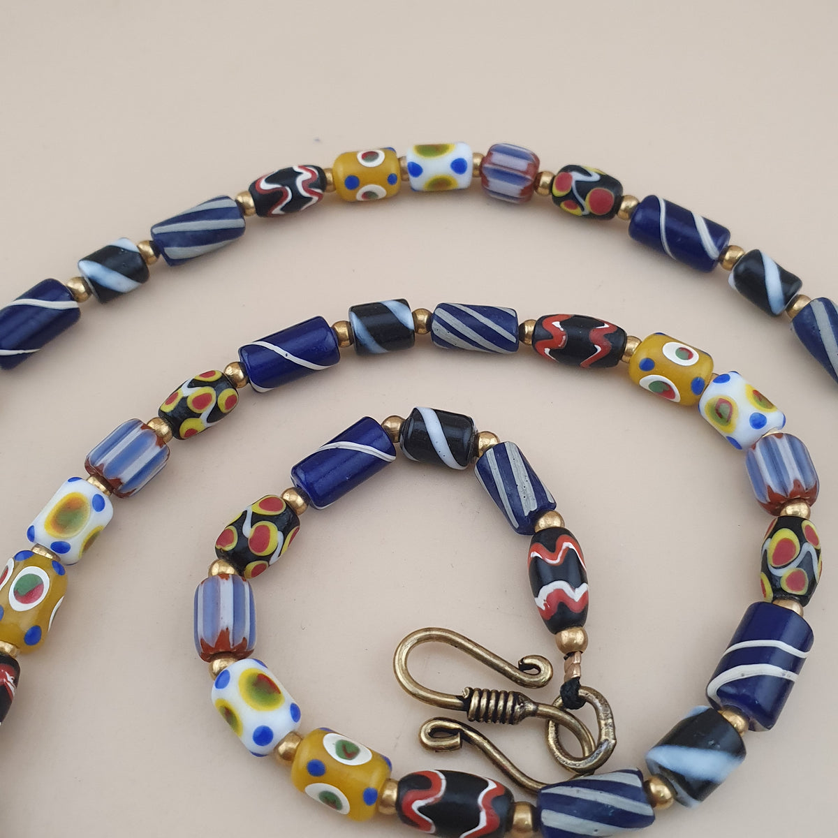 Collier en perles de verre mélange d'yeux et rayures, style vénitien vintage
