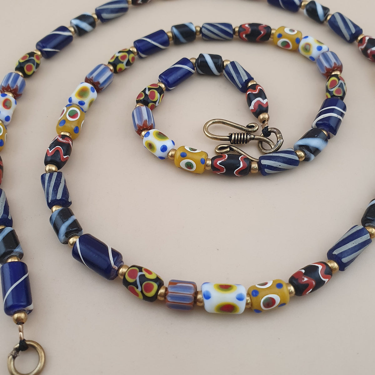 Collier en perles de verre mélange d'yeux et rayures, style vénitien vintage