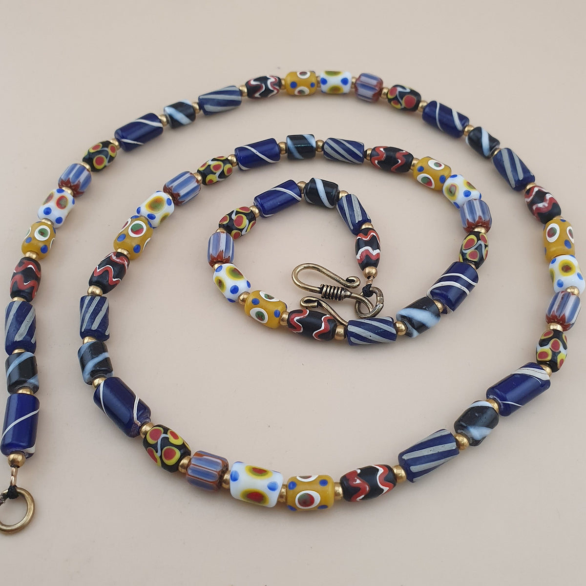 Collier en perles de verre mélange d'yeux et rayures, style vénitien vintage