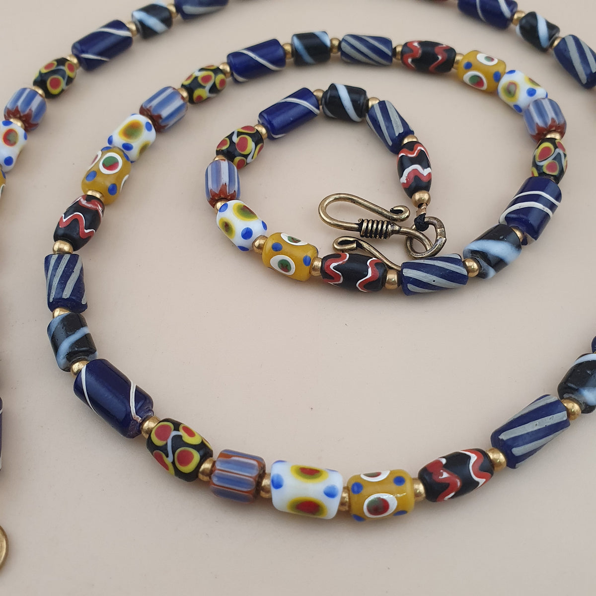 Collier en perles de verre mélange d'yeux et rayures, style vénitien vintage